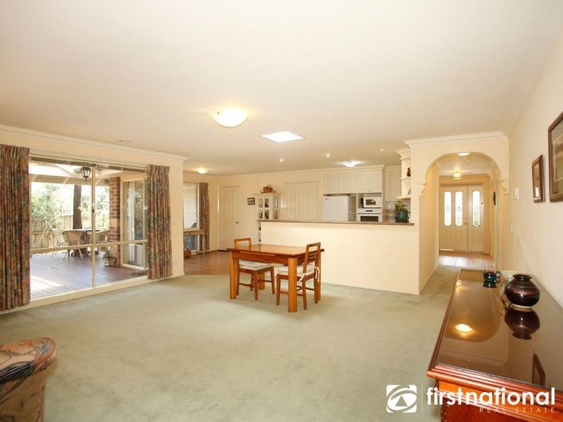 9 Whisken Way, Berwick VIC 3806