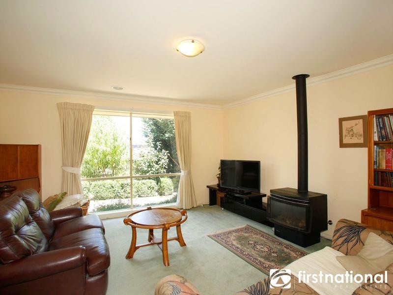 9 Whisken Way, Berwick VIC 3806