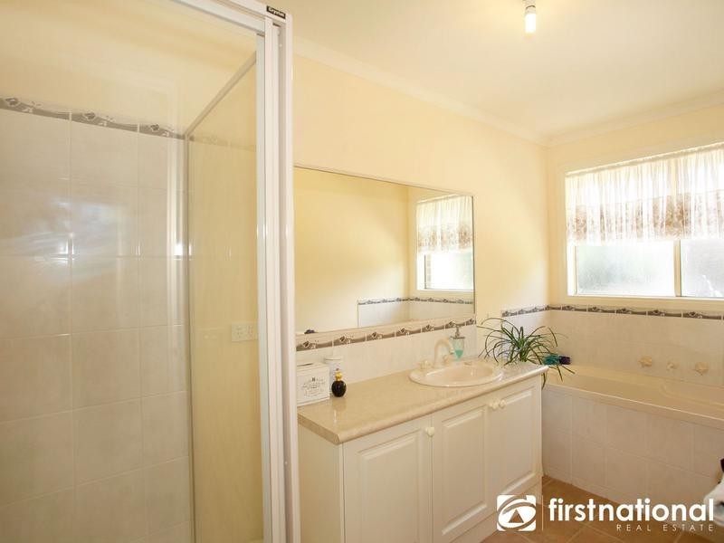 9 Whisken Way, Berwick VIC 3806