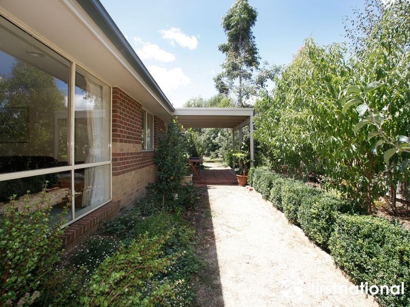 9 Whisken Way, Berwick VIC 3806