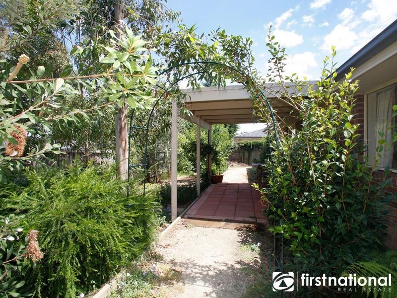 9 Whisken Way, Berwick VIC 3806