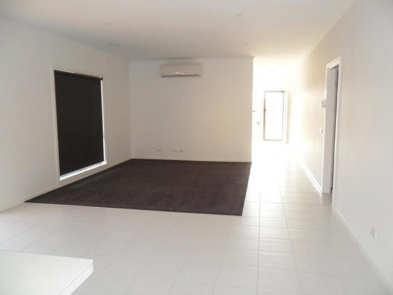 24 Nature Avenue, Officer VIC 3809