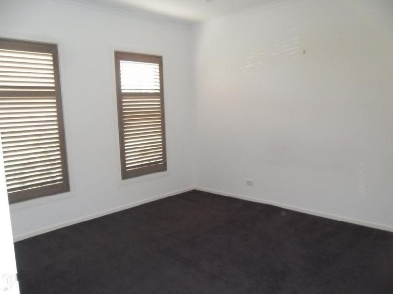 24 Nature Avenue, Officer VIC 3809