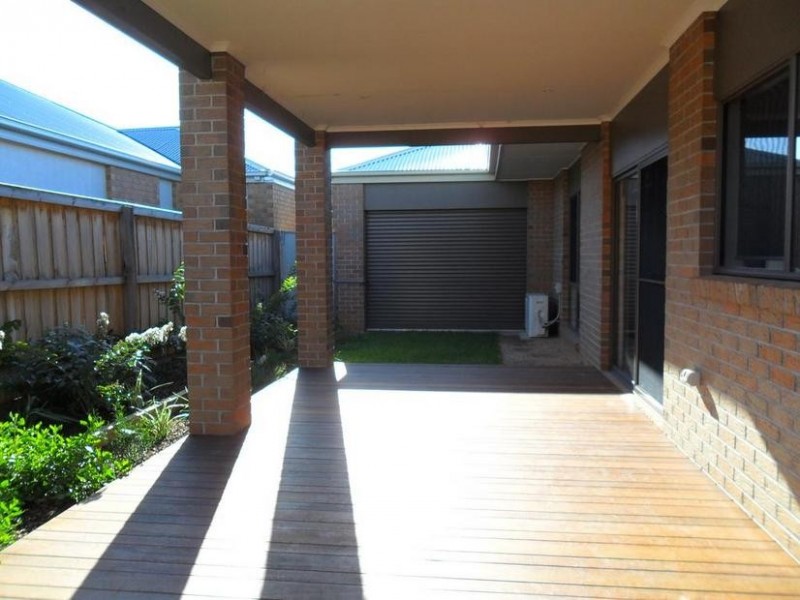 24 Nature Avenue, Officer VIC 3809