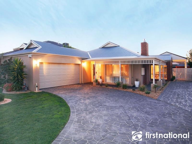 15 Eucumbene Drive, Berwick VIC 3806