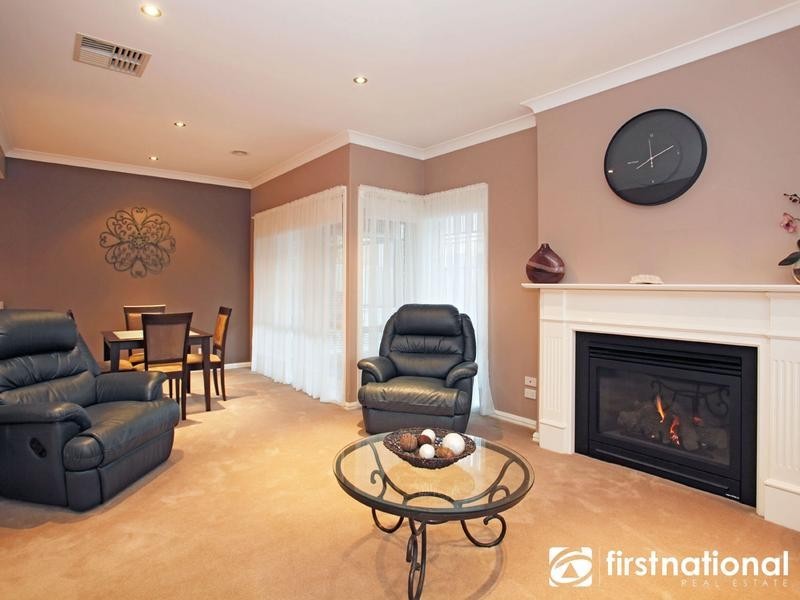 15 Eucumbene Drive, Berwick VIC 3806