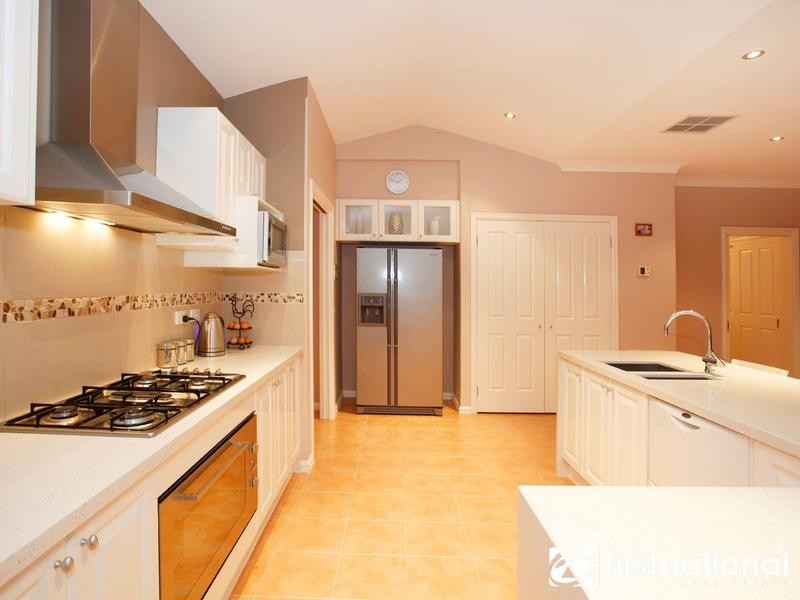 15 Eucumbene Drive, Berwick VIC 3806