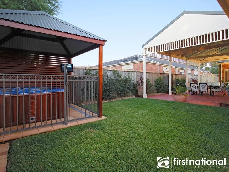 15 Eucumbene Drive, Berwick VIC 3806