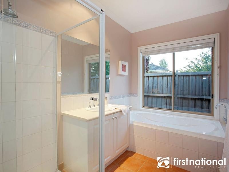 15 Eucumbene Drive, Berwick VIC 3806