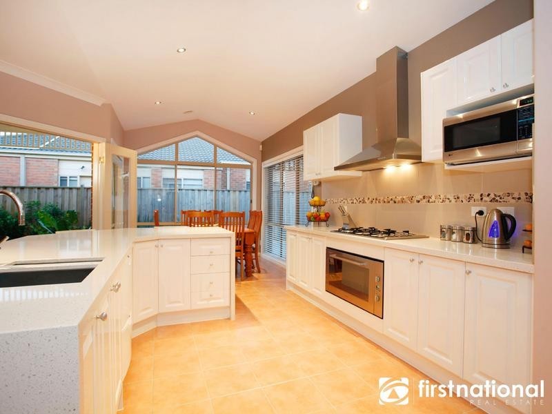 15 Eucumbene Drive, Berwick VIC 3806