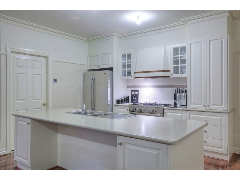 14 Grand Manor Drive, Berwick VIC 3806