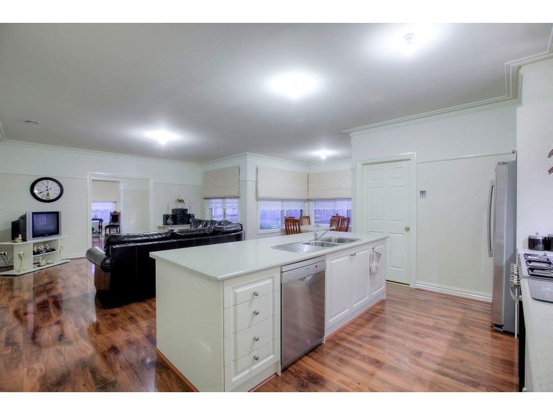 14 Grand Manor Drive, Berwick VIC 3806