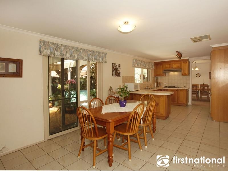 1 Savanna Crt, Berwick VIC 3806