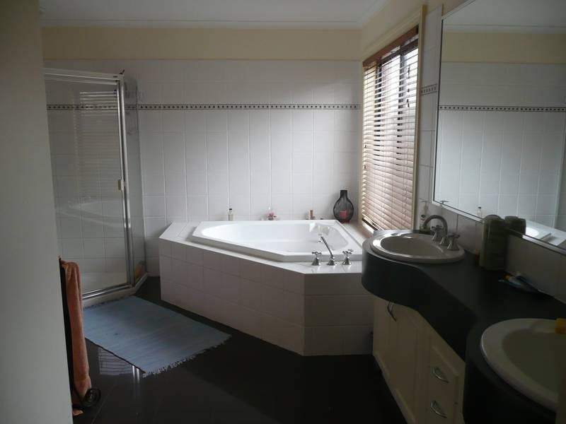 12 Emperor Road, Berwick VIC 3806