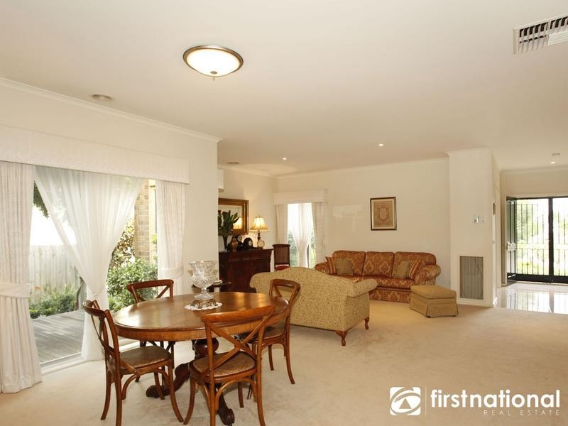 2 Terrace Gardens, Narre Warren South VIC 3805