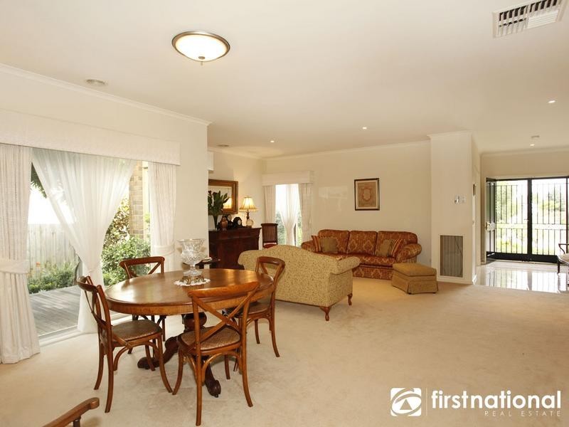 2 Terrace Gardens, Narre Warren South VIC 3805