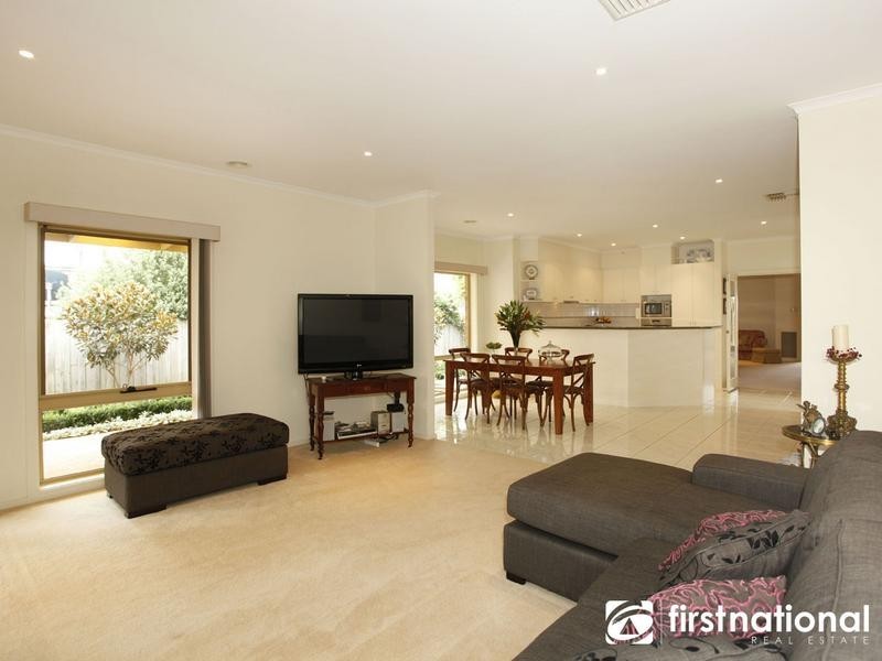 2 Terrace Gardens, Narre Warren South VIC 3805