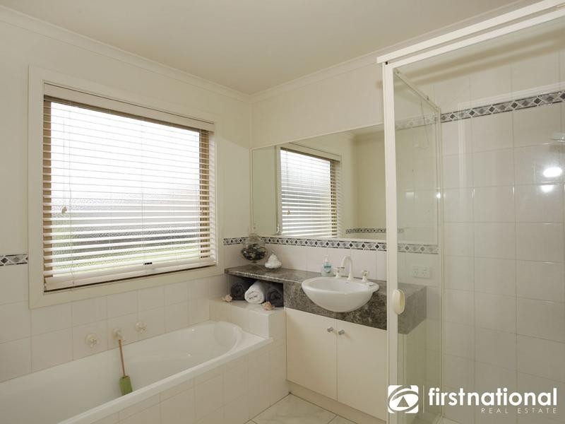 2 Terrace Gardens, Narre Warren South VIC 3805