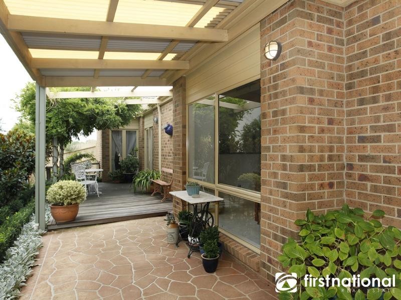 2 Terrace Gardens, Narre Warren South VIC 3805