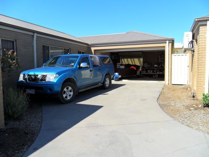 1/6a Iris Place, Pakenham VIC 3810