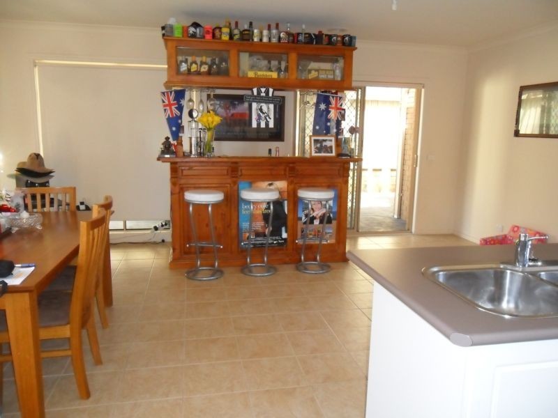 1/6a Iris Place, Pakenham VIC 3810