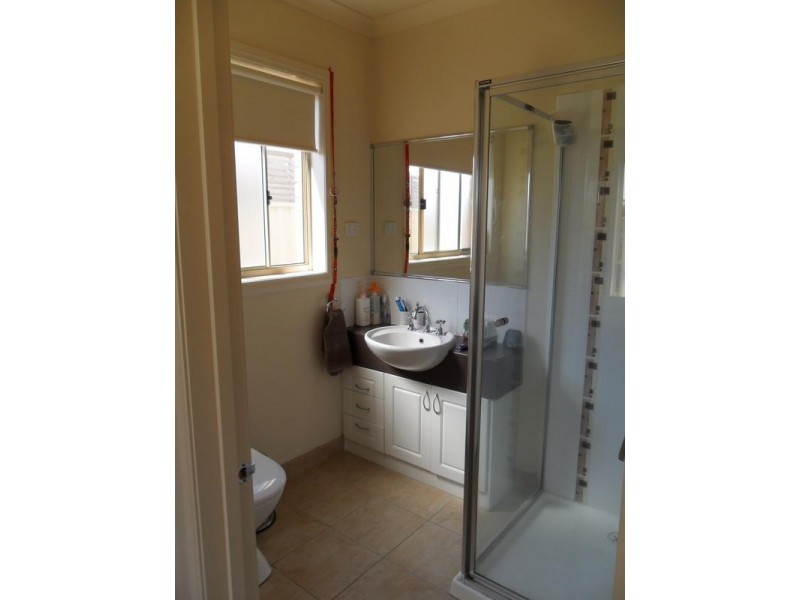 1/6a Iris Place, Pakenham VIC 3810