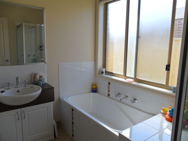 1/6a Iris Place, Pakenham VIC 3810