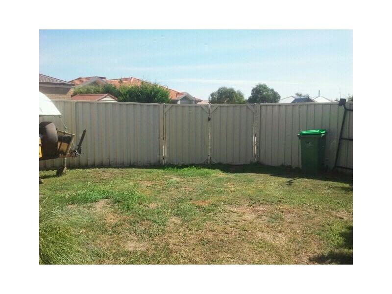 1/6a Iris Place, Pakenham VIC 3810