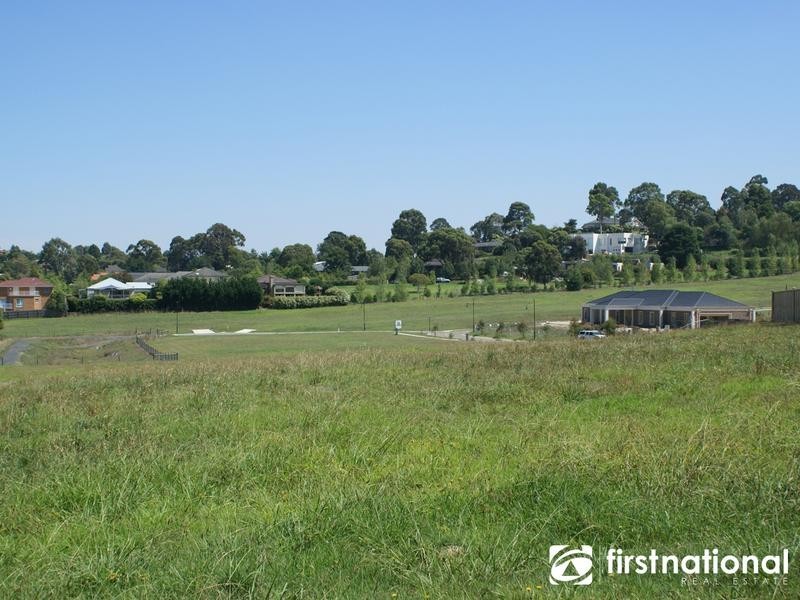 13-15 Stylebawn Drive, Berwick VIC 3806