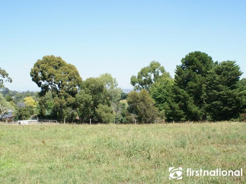 13-15 Stylebawn Drive, Berwick VIC 3806