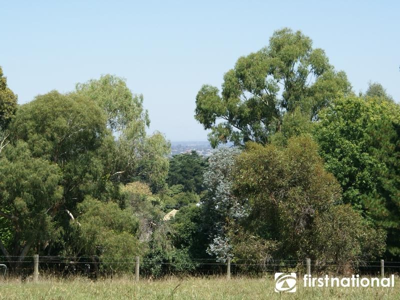 13-15 Stylebawn Drive, Berwick VIC 3806