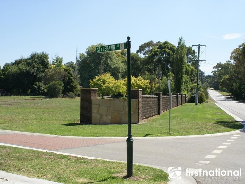 13-15 Stylebawn Drive, Berwick VIC 3806