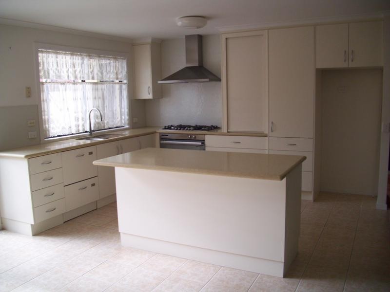 76 Kingston Avenue, Narre Warren South VIC 3805