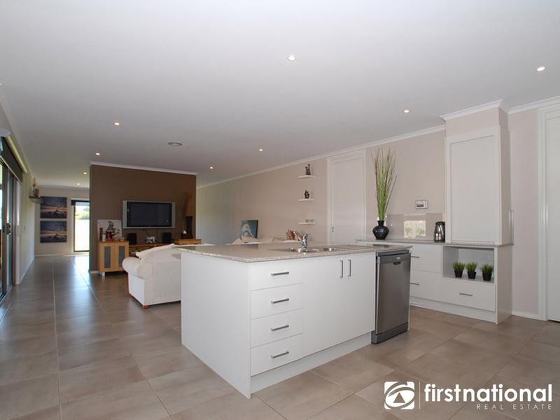 8 Alfred Close, Narre Warren North VIC 3804