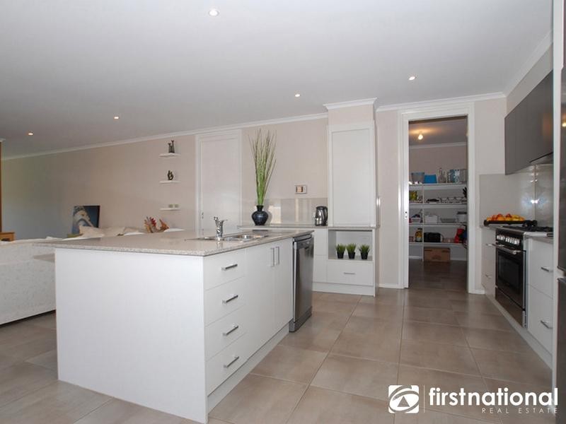 8 Alfred Close, Narre Warren North VIC 3804