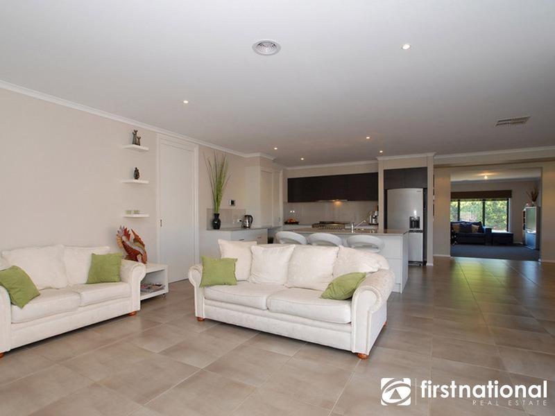 8 Alfred Close, Narre Warren North VIC 3804