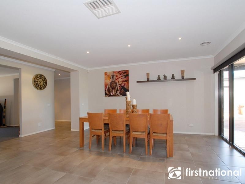 8 Alfred Close, Narre Warren North VIC 3804