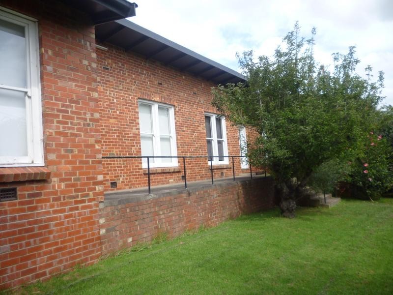 6 Roundhay Court, Berwick VIC 3806