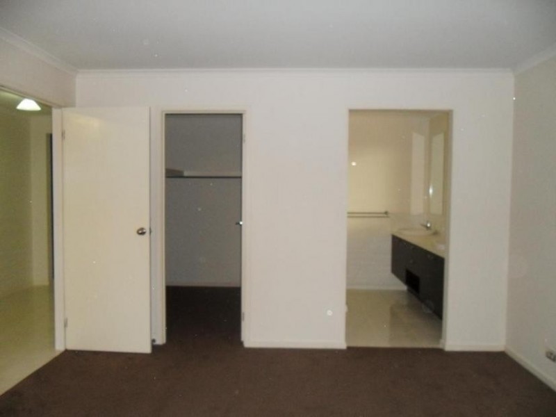 11 Yemaya Place, Berwick VIC 3806