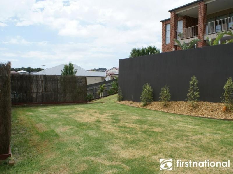 8 Crestview Drive, Beaconsfield VIC 3807