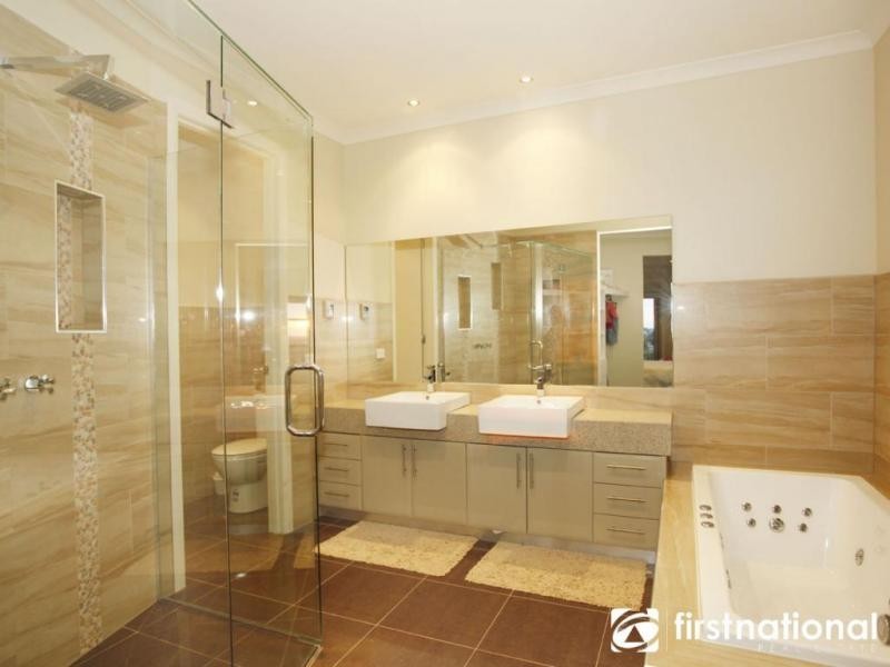 8 Crestview Drive, Beaconsfield VIC 3807