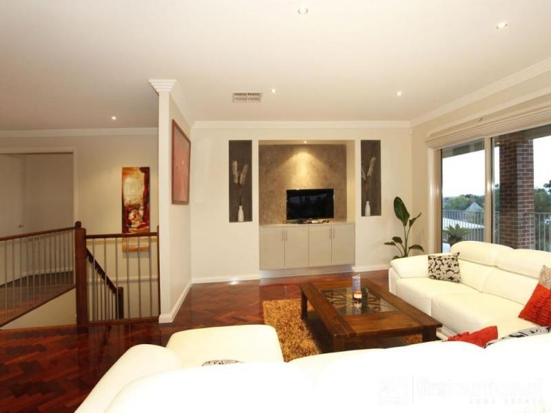 8 Crestview Drive, Beaconsfield VIC 3807