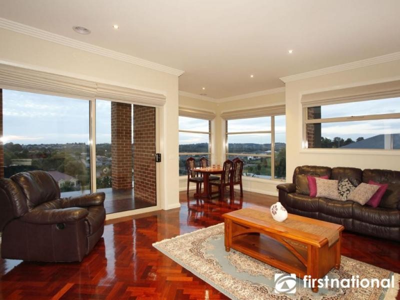 8 Crestview Drive, Beaconsfield VIC 3807