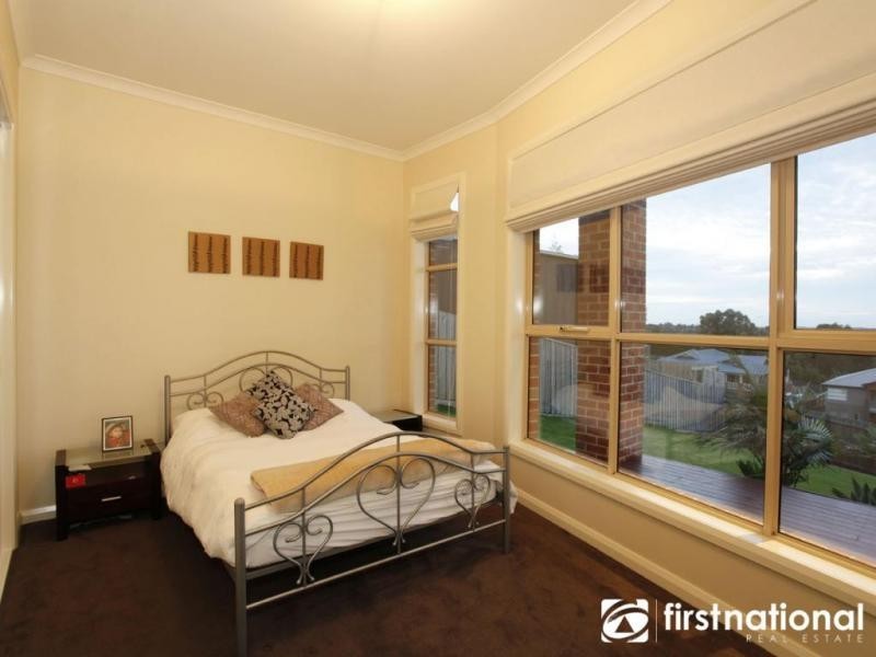 8 Crestview Drive, Beaconsfield VIC 3807