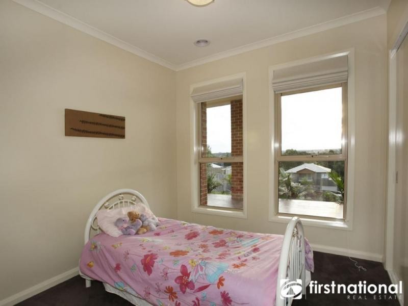 8 Crestview Drive, Beaconsfield VIC 3807