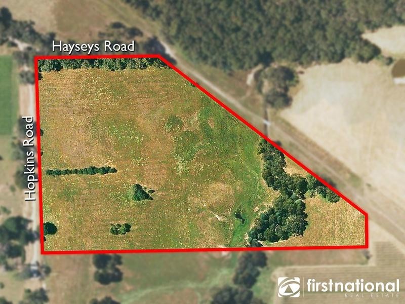 130 Hayseys Rd, Narre Warren East VIC 3804