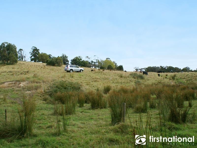 130 Hayseys Rd, Narre Warren East VIC 3804