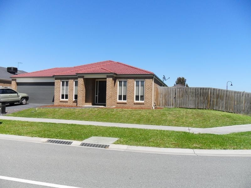 15 Sunbird Avenue, Cranbourne VIC 3977