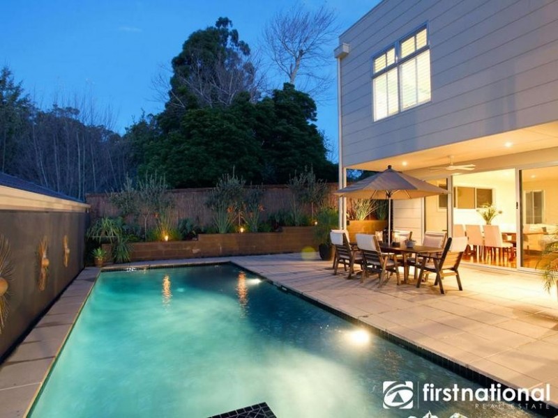 2/48 Langmore Lane, Berwick VIC 3806