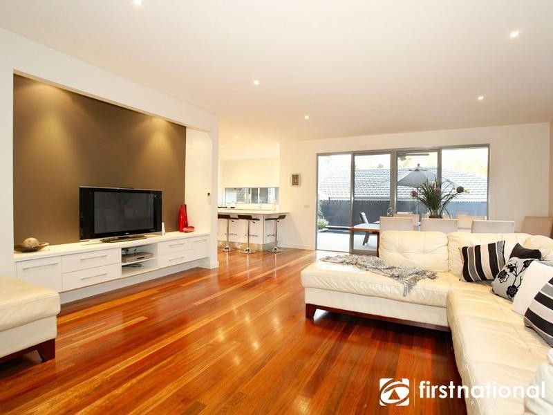 2/48 Langmore Lane, Berwick VIC 3806